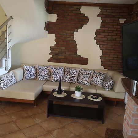 Makis Nest Apart-Hotel Вурвуру Экстерьер фото
