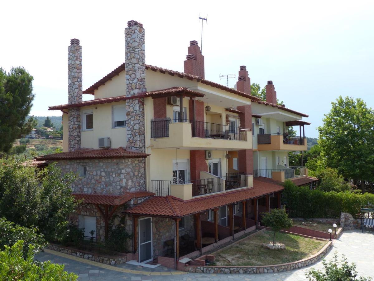 Makis Nest Apart-Hotel Вурвуру Экстерьер фото
