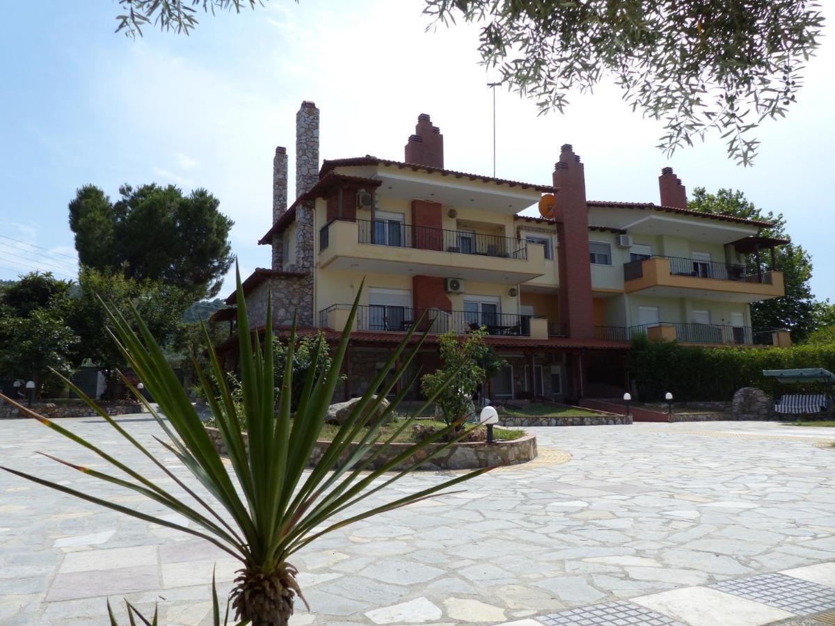 Makis Nest Apart-Hotel Вурвуру Экстерьер фото