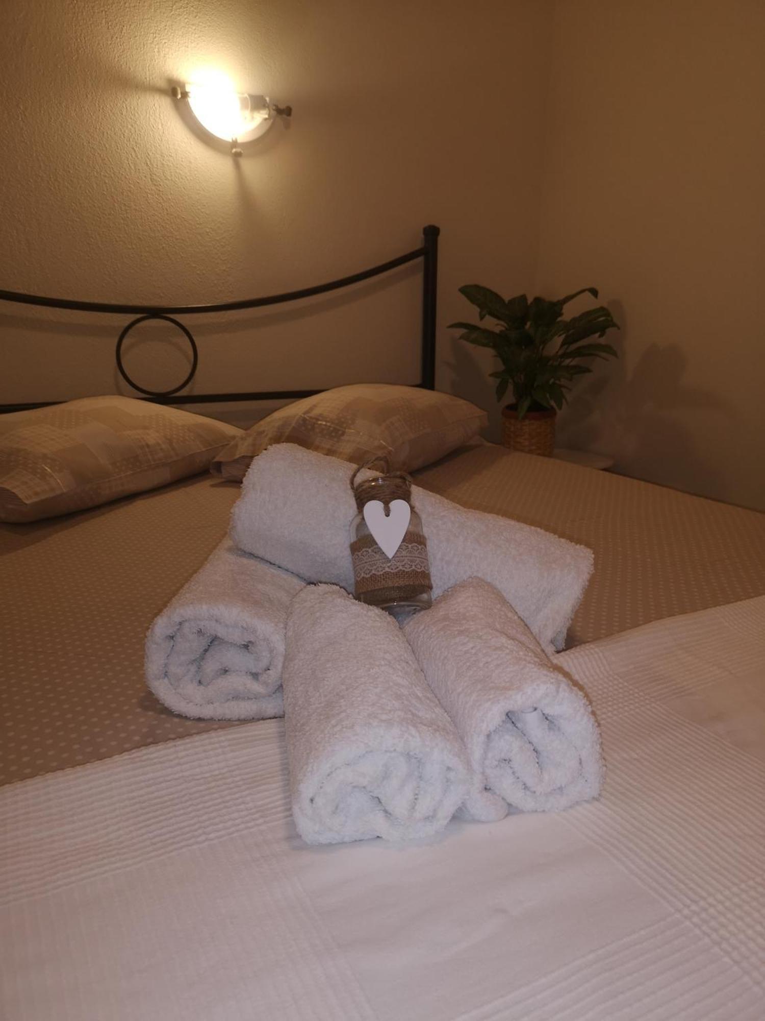 Makis Nest Apart-Hotel Вурвуру Экстерьер фото