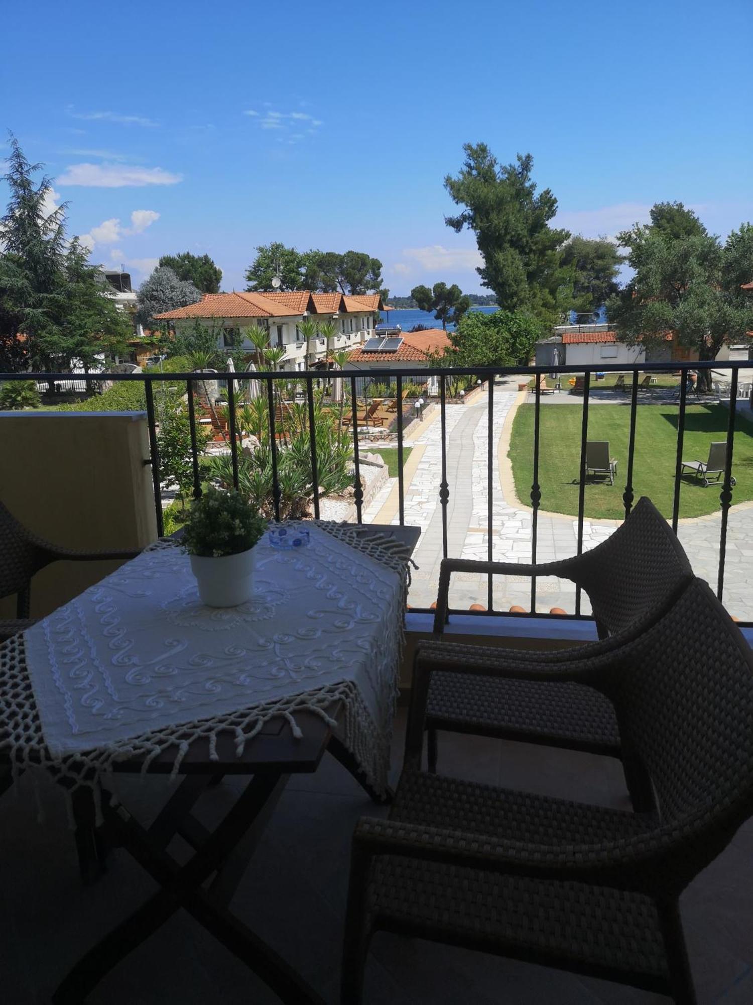 Makis Nest Apart-Hotel Вурвуру Экстерьер фото