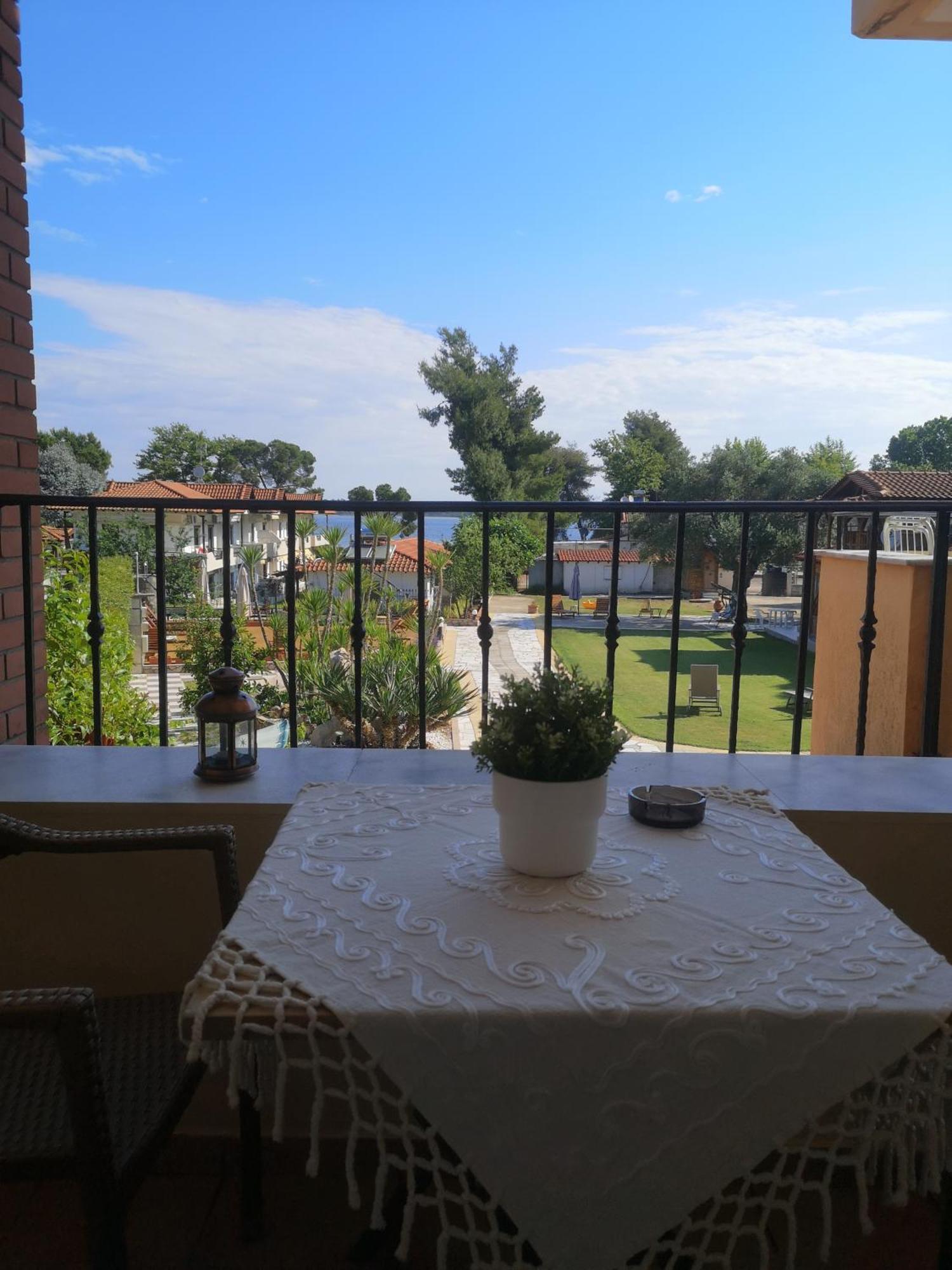 Makis Nest Apart-Hotel Вурвуру Экстерьер фото