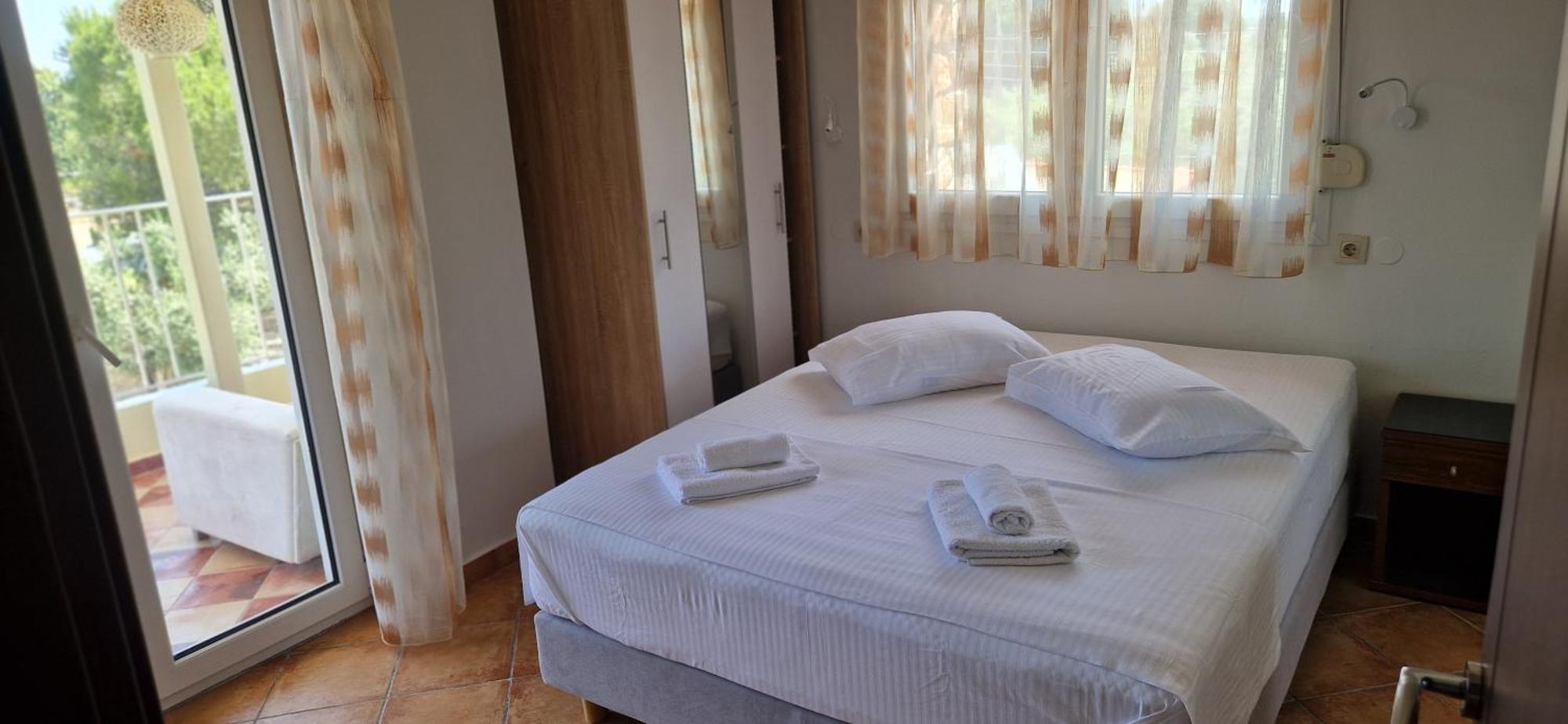 Makis Nest Apart-Hotel Вурвуру Экстерьер фото